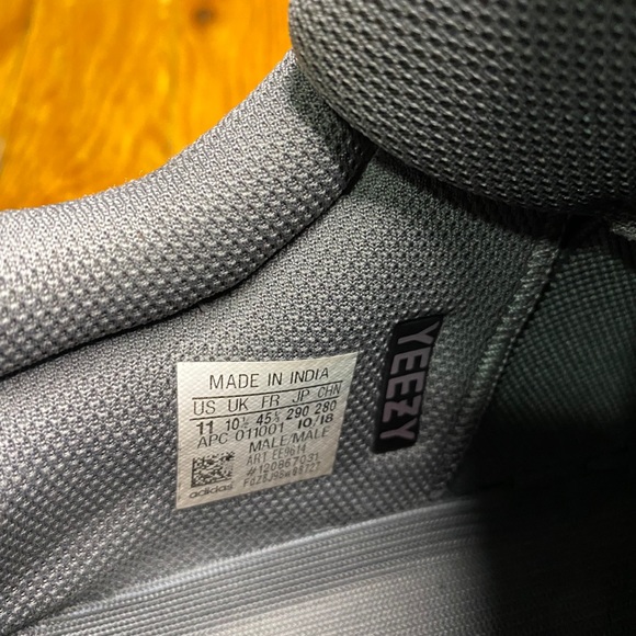 Yeezy 700 - Picture 2 of 10